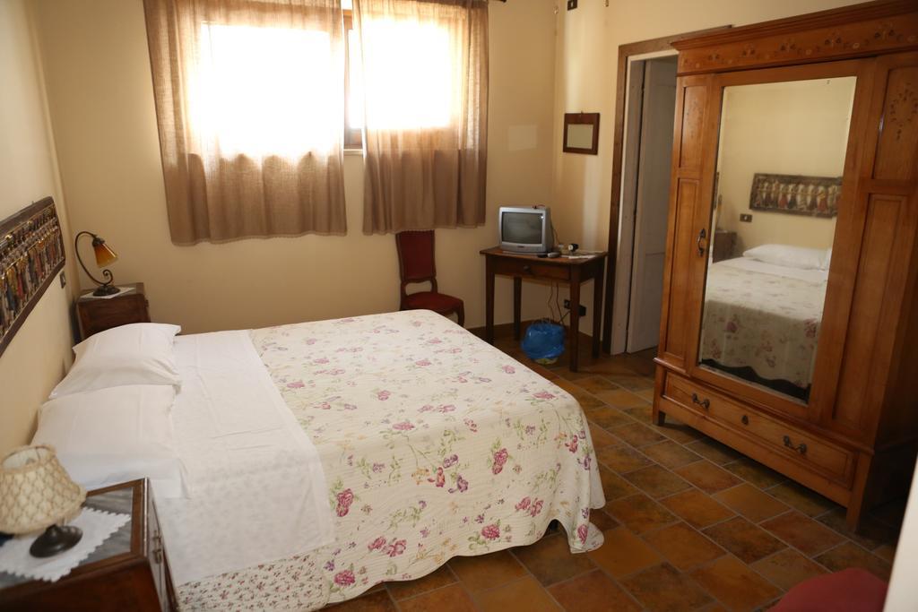 La Locanda Del Picchio Country House Morro dʼOro Exterior foto